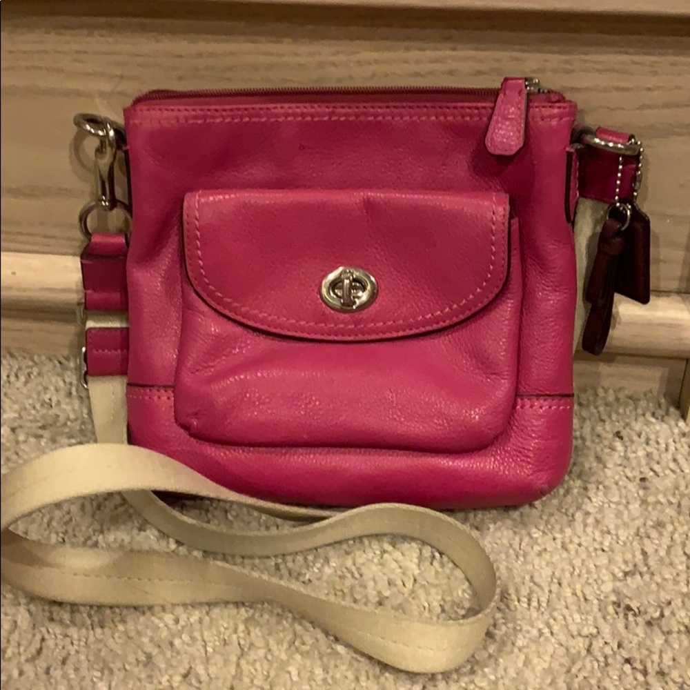 Coach small purse. Good condition.